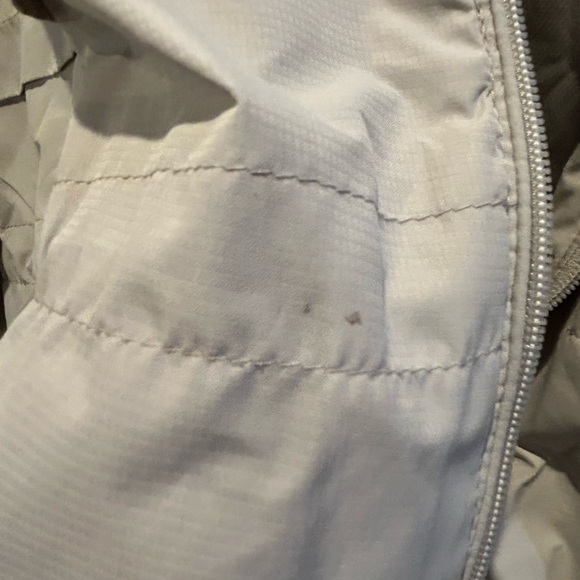 New Balance Women's Cream Windbreaker Jacket XL - Picture 8 of 12